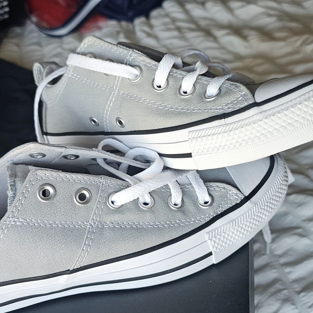 Converse Women's Light Gray Sneakers